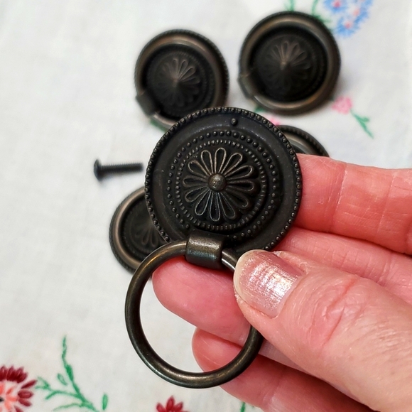 5 Drawer Pull Knobs Metal Ornate Floral Primitive Victorian Farmhouse Rustic - Picture 13 of 16